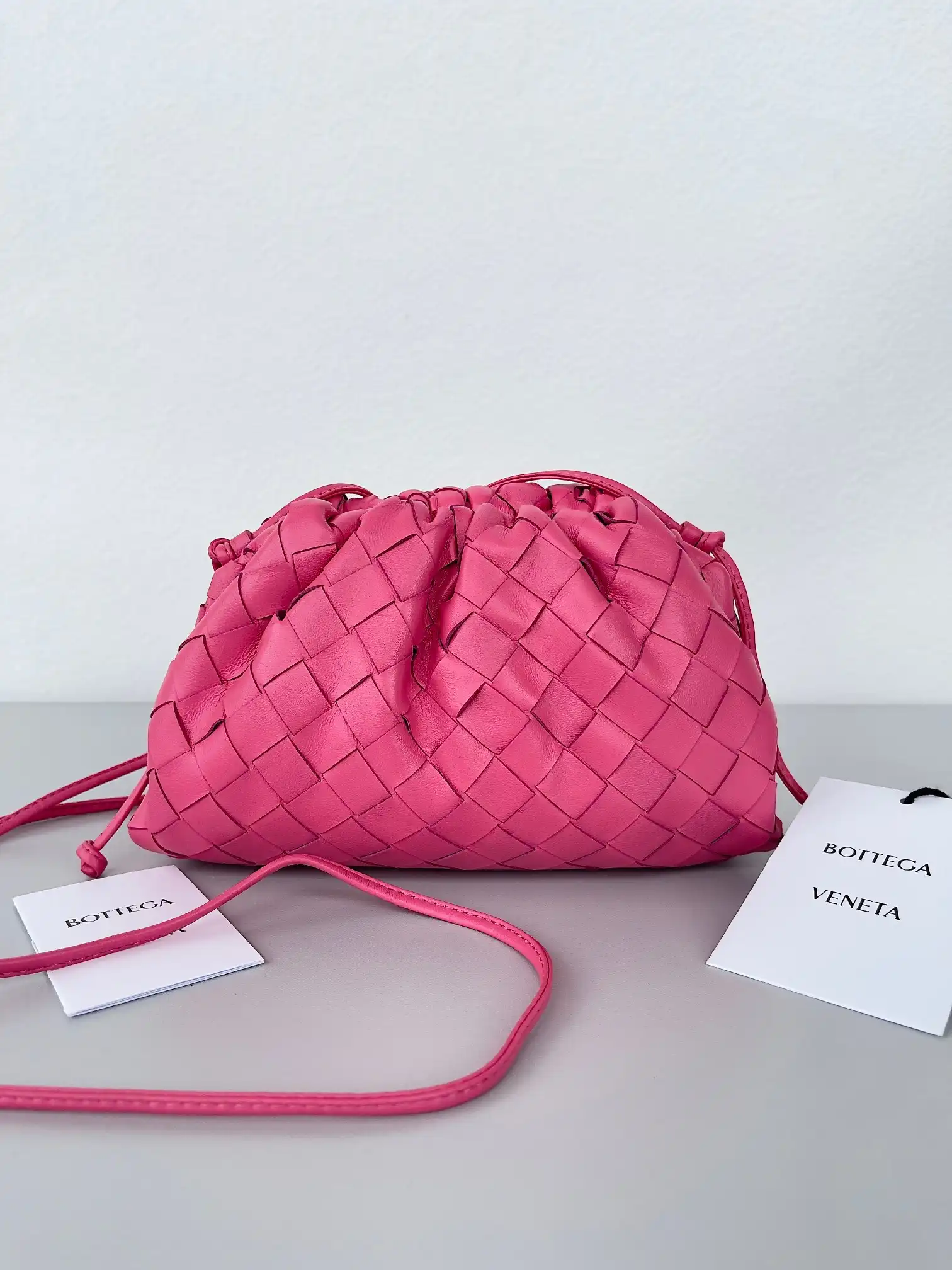 Hyper Peter BOTTEGA VENETA MINI POUCH 0129