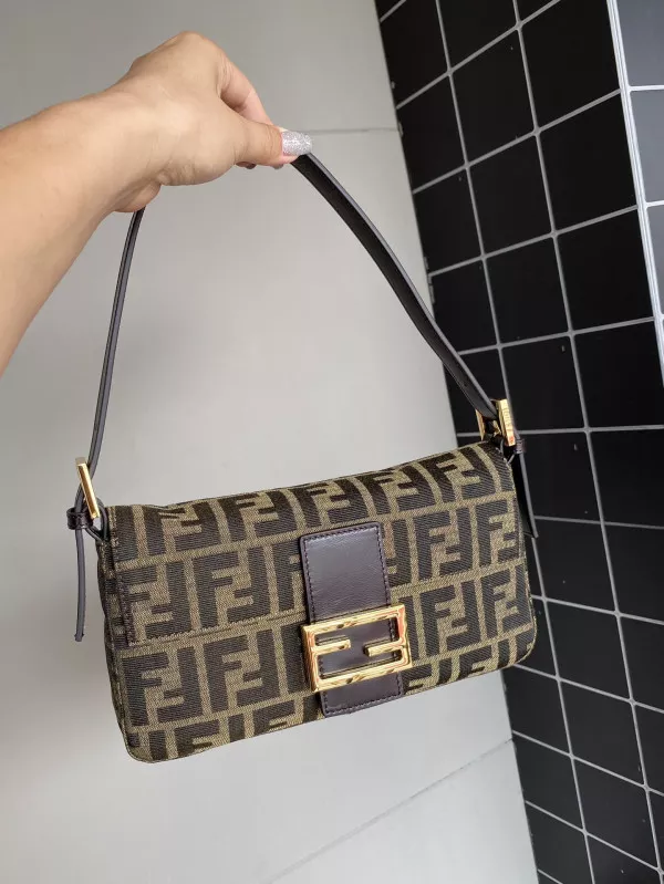 Hyper Peter FENDI BAGUETTE-26*15*4cm 0118