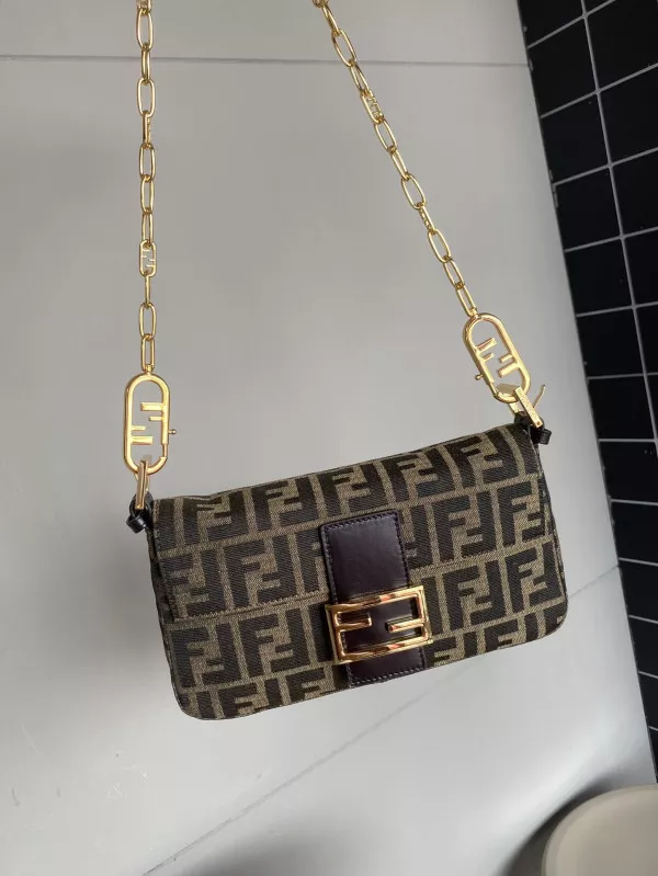 Hyper Peter FENDI BAGUETTE-26*15*4cm 0118