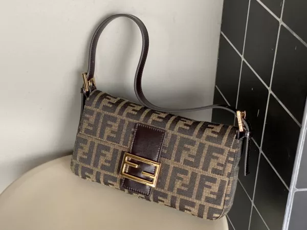 Hyper Peter FENDI BAGUETTE-26*15*4cm 0118