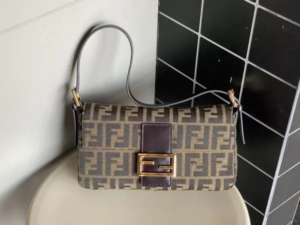 Hyper Peter FENDI BAGUETTE-26*15*4cm 0118