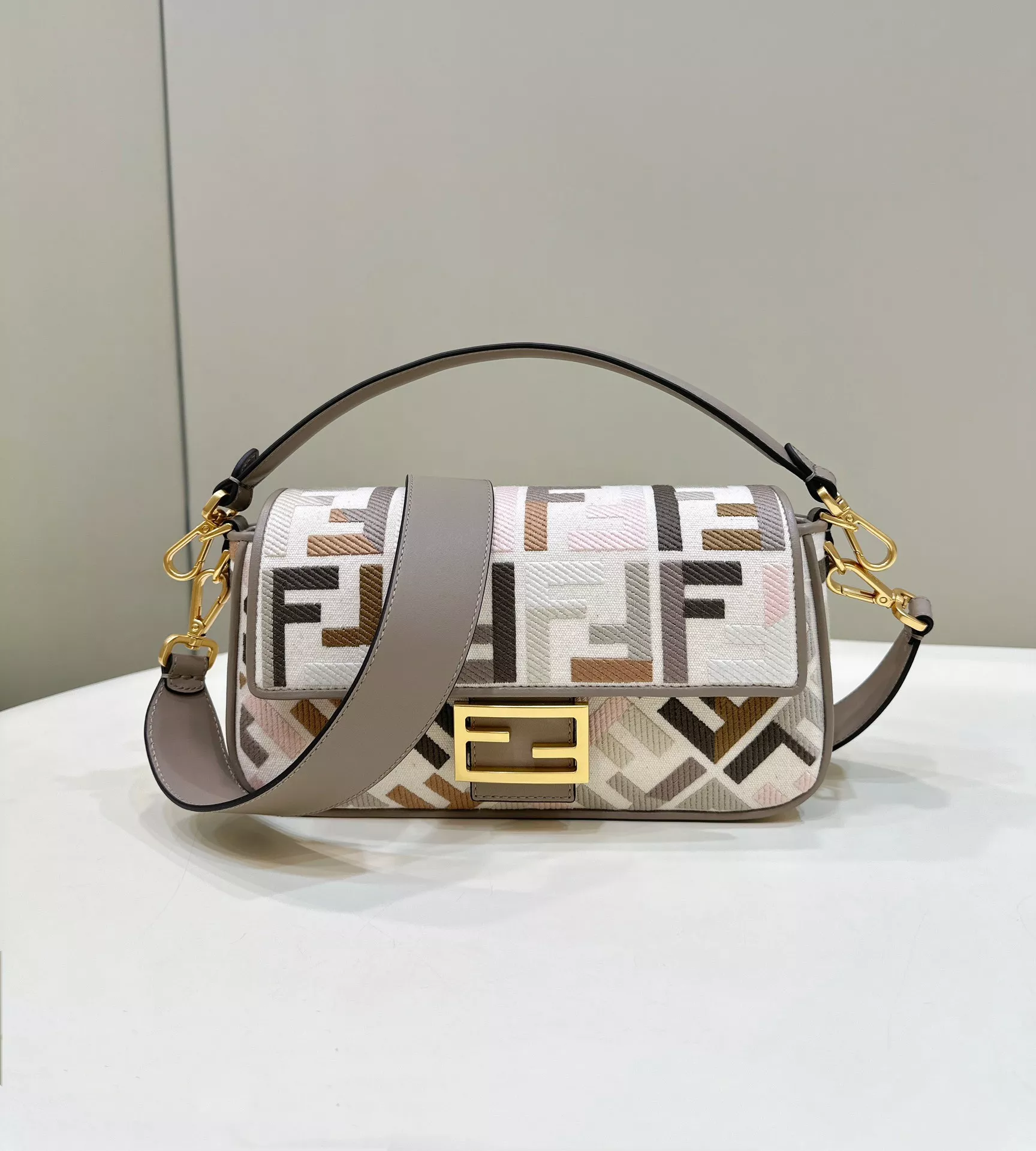 Hyper Peter FENDI BAGUETTE-27*6*14CM 0118