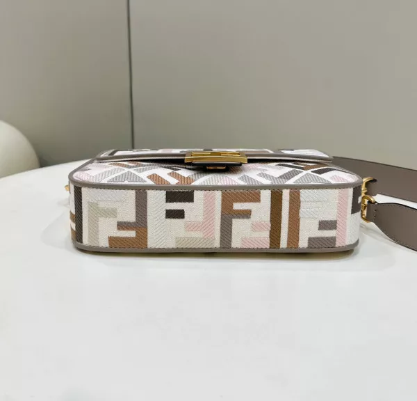 Hyper Peter FENDI BAGUETTE-27*6*14CM 0118