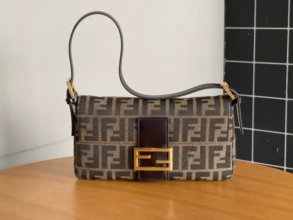 Hyper Peter FENDI BAGUETTE-26*15*4cm 0118