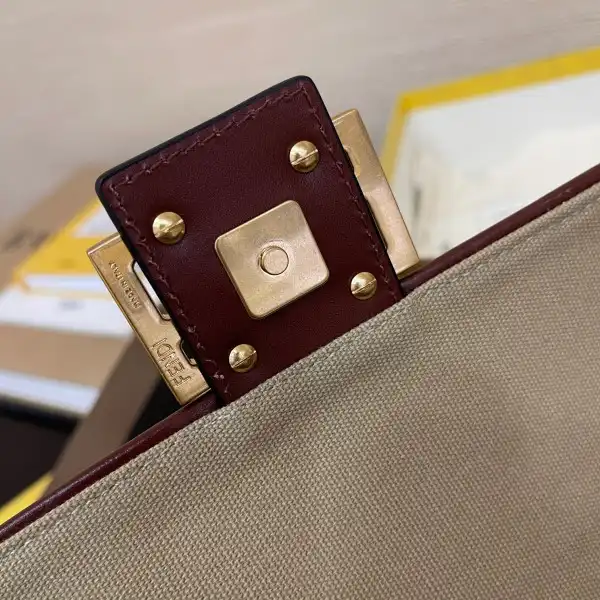 HyperPeter FENDI BAGUETTE 0124