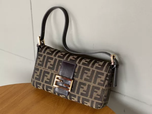 Hyper Peter FENDI BAGUETTE-26*15*4cm 0118