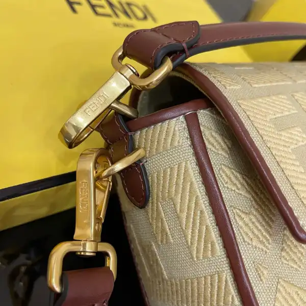 HyperPeter FENDI BAGUETTE 0124