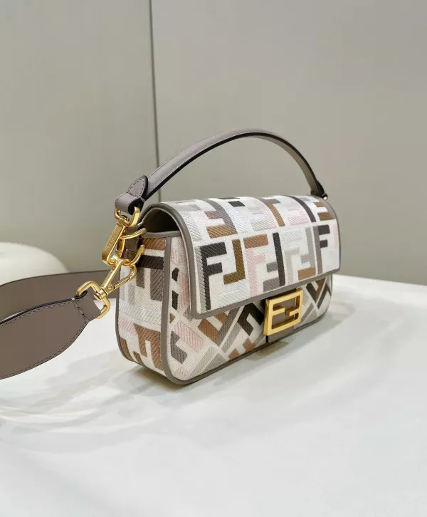 Hyper Peter FENDI BAGUETTE-27*6*14CM 0118