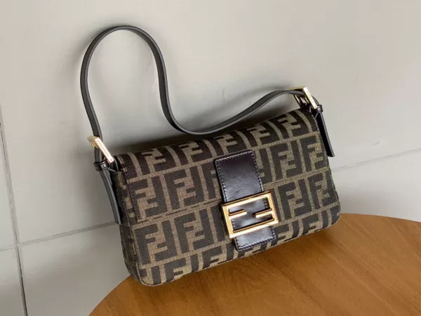 Hyper Peter FENDI BAGUETTE-26*15*4cm 0118