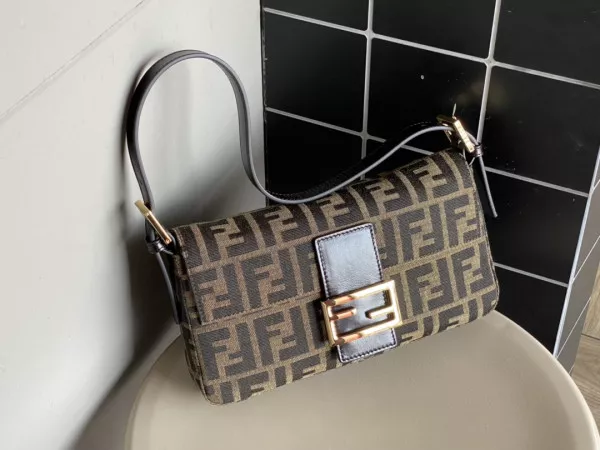 Hyper Peter FENDI BAGUETTE-26*15*4cm 0118