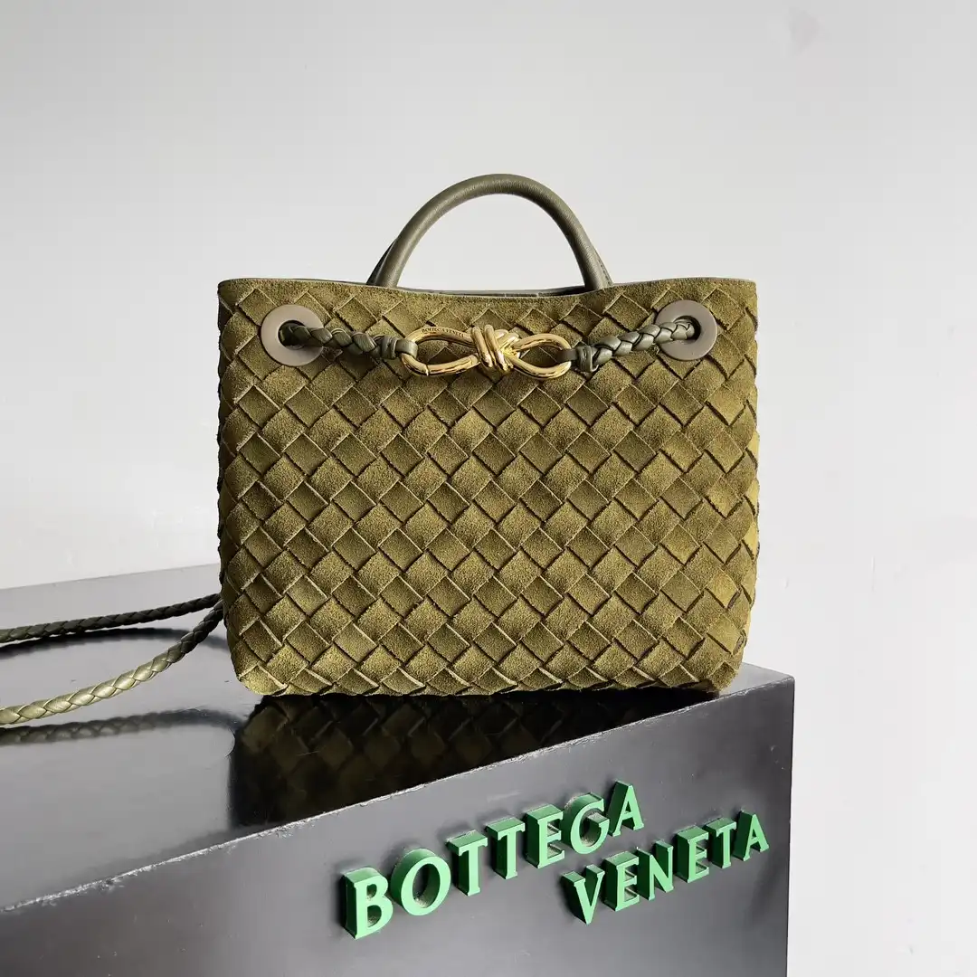 HyperPeter BOTTEGA VENETA SMALL ANDIAMO-25*22*10.5cm 0129