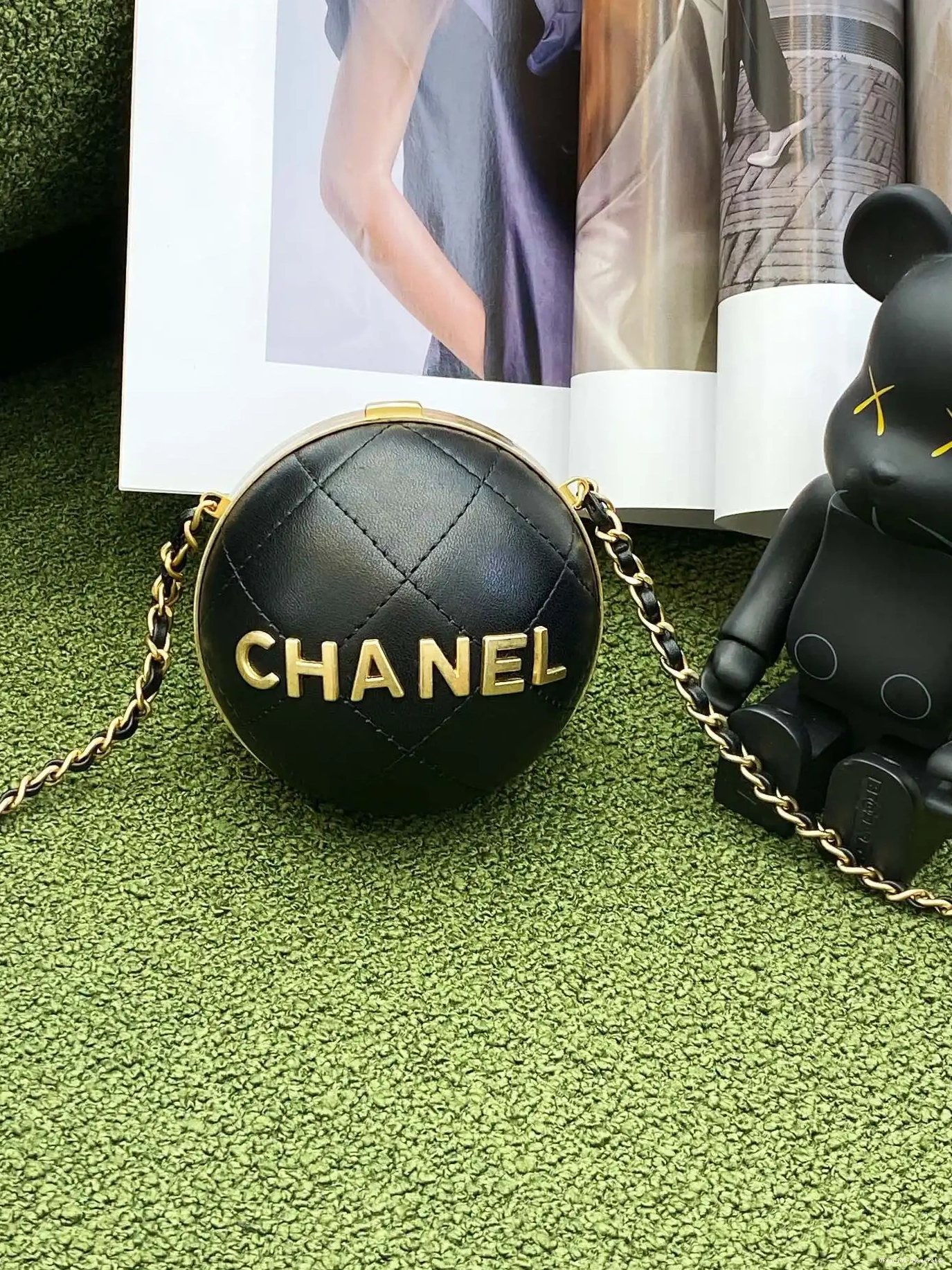 Hyper Peter SPHERE MINAUDIERE CHANEL 0220