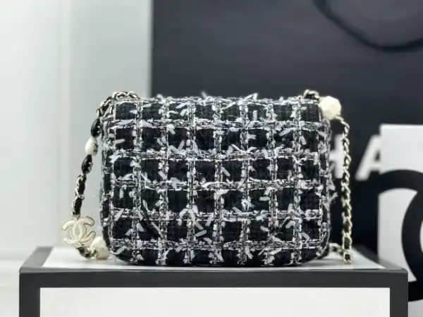 Hyper Peter CHANEL MINI FLAP BAG 0204