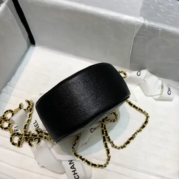 HyperPeter CHANEL ROUND BAG 0204