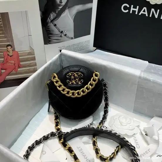 HyperPeter WITH CHANELUTCH CHANEL CHAIN 19 0210