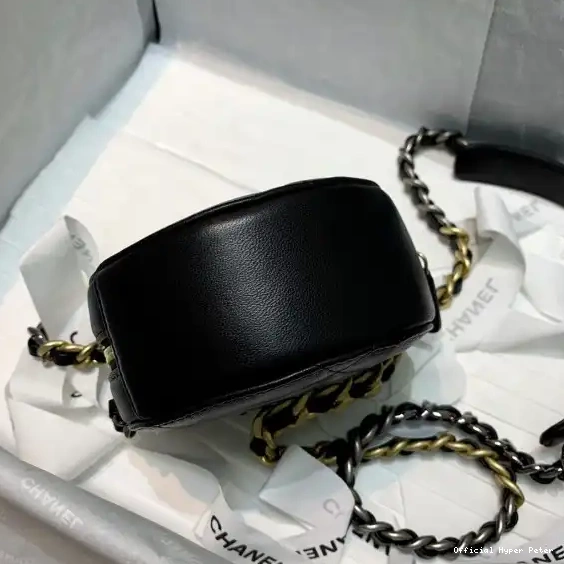 HyperPeter WITH CHANELUTCH CHANEL CHAIN 19 0210