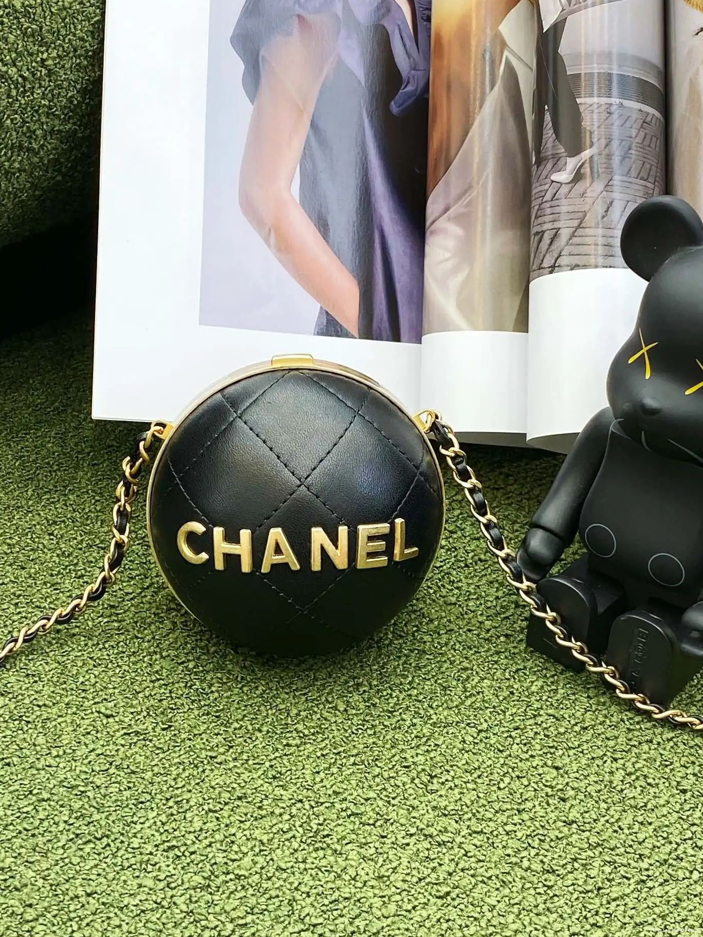 Hyper Peter SPHERE MINAUDIERE CHANEL 0220