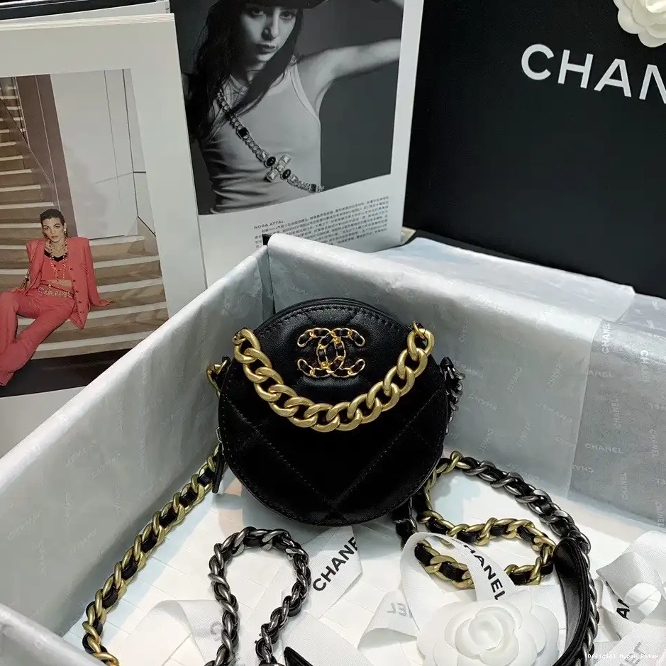 HyperPeter WITH CHANELUTCH CHANEL CHAIN 19 0210