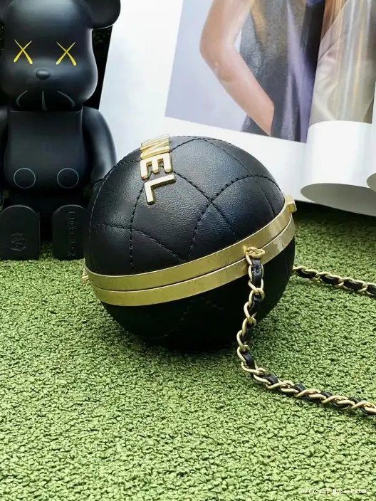 Hyper Peter SPHERE MINAUDIERE CHANEL 0220